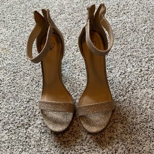Size 8 golden sparkly heels